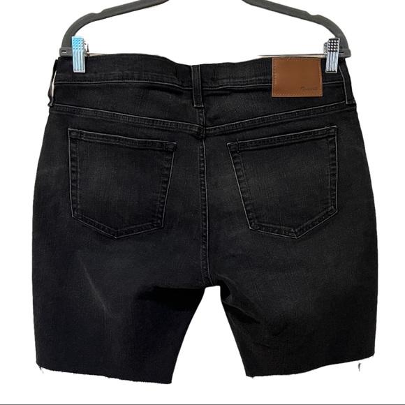 Madewell Vintage Black 9" Raw Edge Denim Shorts in Everton Wash (W 34) - Picture 6 of 12